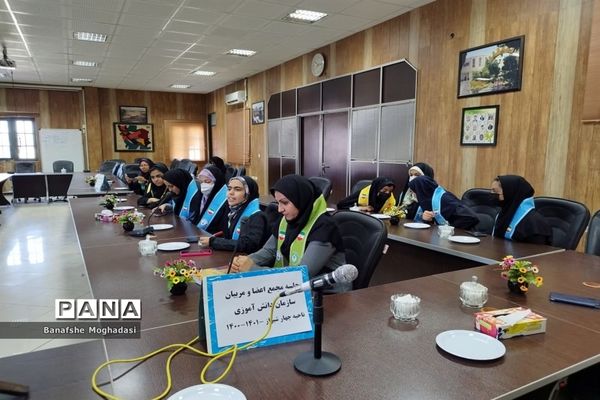 جلسه مجمع اعضا و مربیان و هیات رئیسه مجلس دانش‌آموزی ناحیه ۴ شیراز