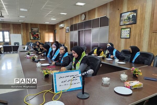 جلسه مجمع اعضا و مربیان و هیات رئیسه مجلس دانش‌آموزی ناحیه ۴ شیراز