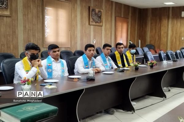 جلسه مجمع اعضا و مربیان و هیات رئیسه مجلس دانش‌آموزی ناحیه ۴ شیراز