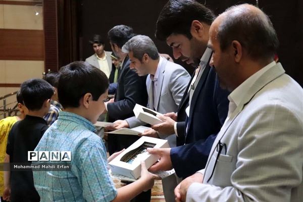 محفل انس با قرآن با عنوان آیه‌های غدیر در آباده