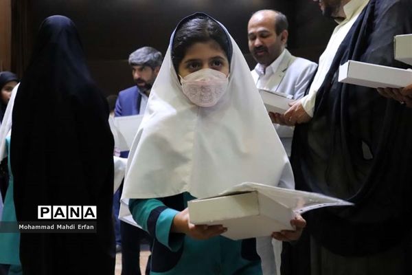 محفل انس با قرآن با عنوان آیه‌های غدیر در آباده