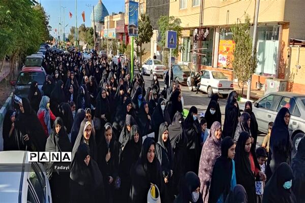 گردهمایی بانوان اردستانی در حمایت از حجاب و عفاف