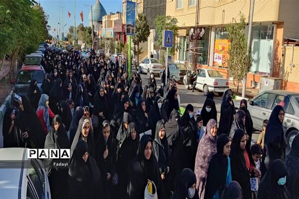 گردهمایی بانوان اردستانی در حمایت از حجاب و عفاف