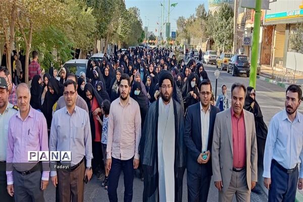 گردهمایی بانوان اردستانی در حمایت از حجاب و عفاف
