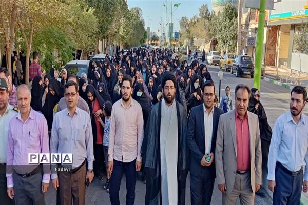 گردهمایی بانوان اردستانی در حمایت از حجاب و عفاف