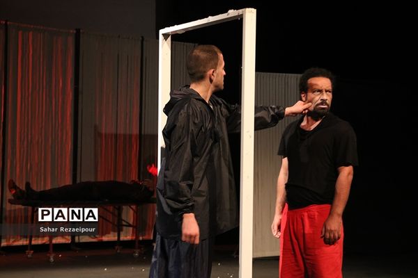 اجرای نمایش «برگشتن افتخارآمیز مردان جنگی» در پردیس تئاتر شهرزاد