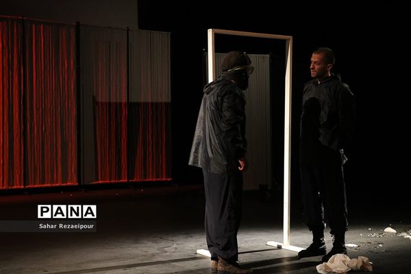 اجرای نمایش «برگشتن افتخارآمیز مردان جنگی» در پردیس تئاتر شهرزاد