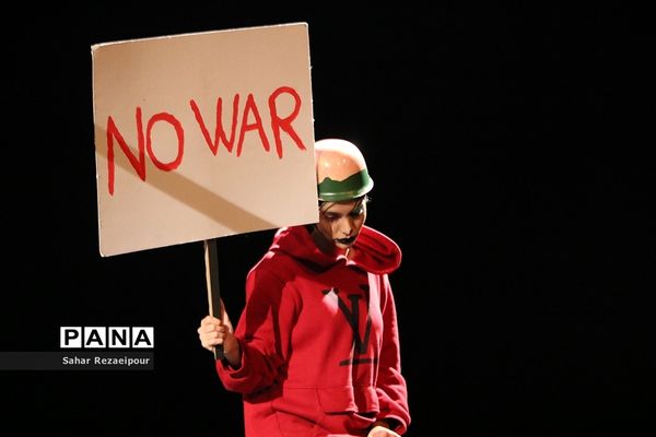 اجرای نمایش «برگشتن افتخارآمیز مردان جنگی» در پردیس تئاتر شهرزاد