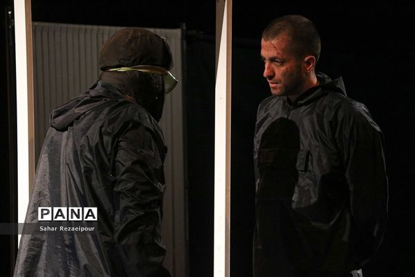 اجرای نمایش «برگشتن افتخارآمیز مردان جنگی» در پردیس تئاتر شهرزاد