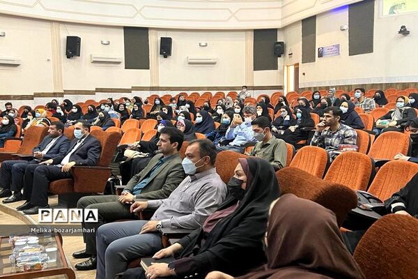 مراسم تجلیل از برترین‌های آموزشی و پرورشی دبیرستان ام‌ابیها شهرستان بوشهر