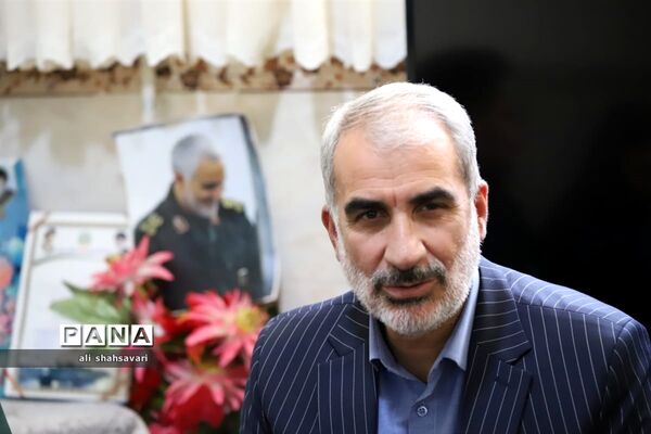 دیدار وزیر آموزش و پرورش با خانواده شهدای فرهنگی شهرستان اسلام آباد غرب و دالاهو
