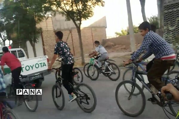 رزمایش دوچرخه‌سواری دانش‌آموزان روستای دهنو، خلیل‌آباد