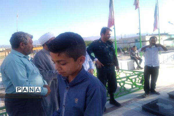 رزمایش دوچرخه‌سواری دانش‌آموزان روستای دهنو، خلیل‌آباد