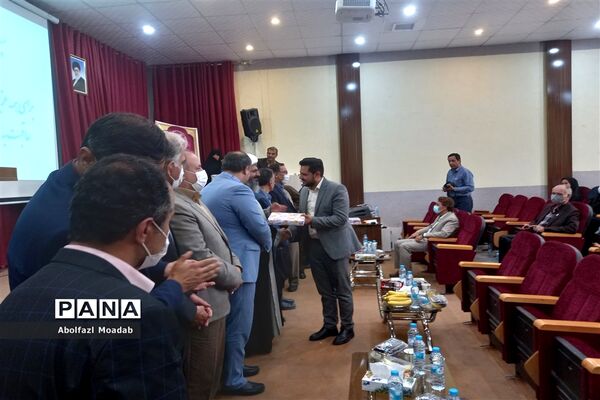 تجلیل از تولیدکنندگان بخش کشاورزی کاشمر و کوهسرخ