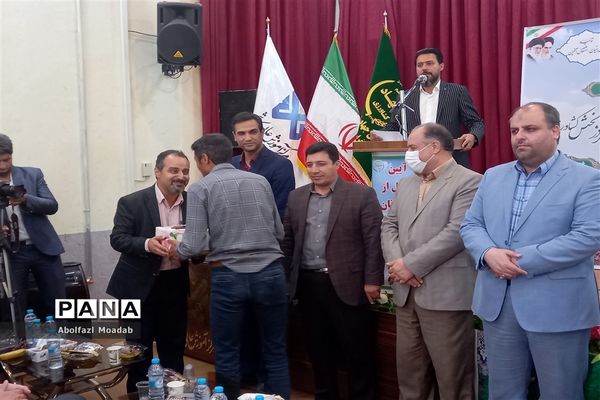 تجلیل از تولیدکنندگان بخش کشاورزی کاشمر و کوهسرخ