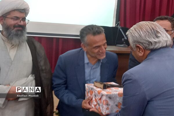 تجلیل از تولیدکنندگان بخش کشاورزی کاشمر و کوهسرخ
