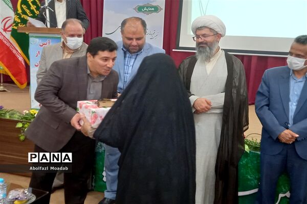 تجلیل از تولیدکنندگان بخش کشاورزی کاشمر و کوهسرخ