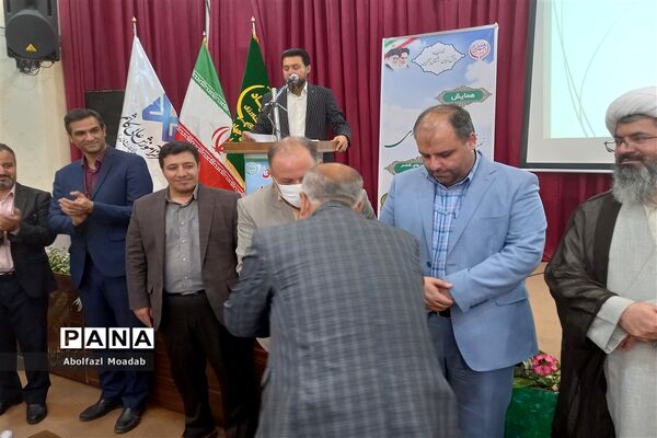 تجلیل از تولیدکنندگان بخش کشاورزی کاشمر و کوهسرخ