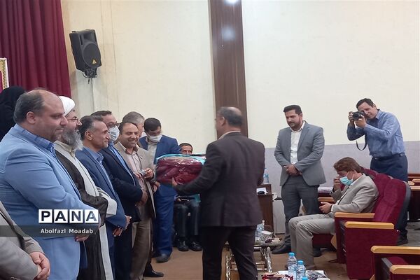 تجلیل از تولیدکنندگان بخش کشاورزی کاشمر و کوهسرخ