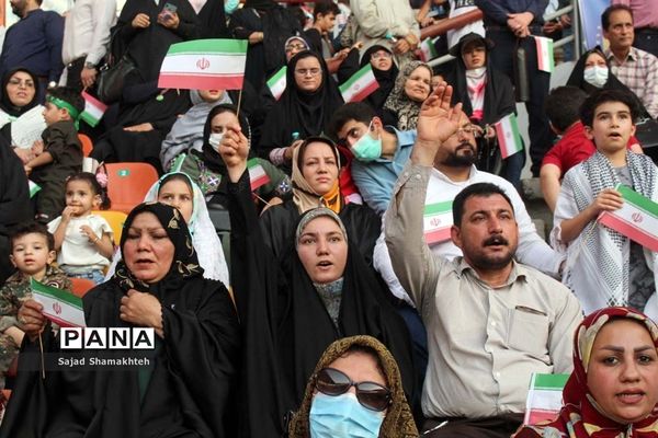 اجتماع غدیری‌ها و اجرای سرود سلام فرمانده در اهواز