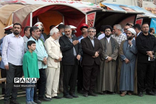 اجتماع غدیری‌ها و اجرای سرود سلام فرمانده در اهواز