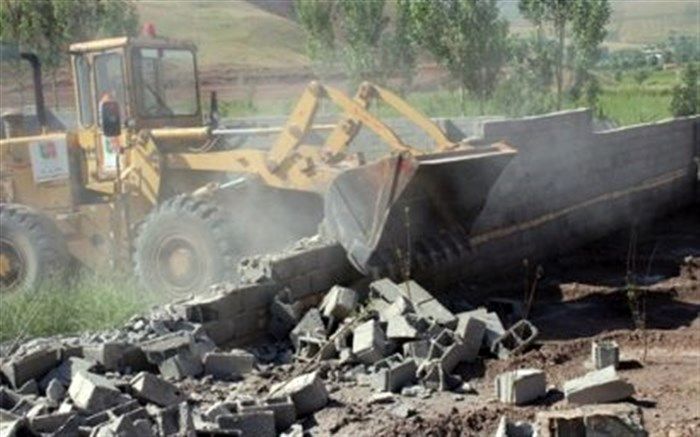 قلع و قمع ۱۶ مورد بنا و مستحدثات غیرمجاز در اراضی کشاورزی این شهرستان