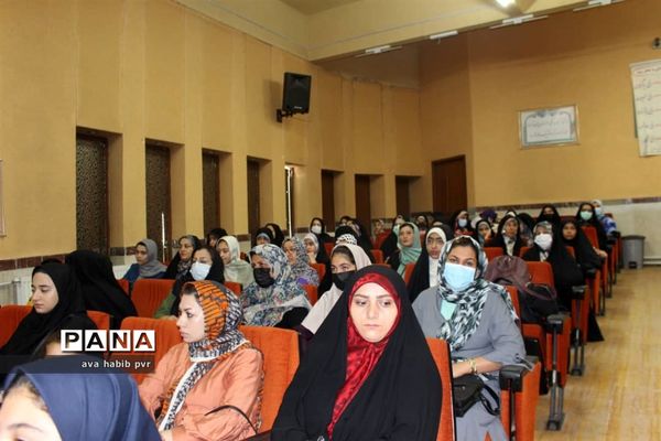 مراسم تجلیل از برگزیدگان مسابقات قرآن و عترت و نماز