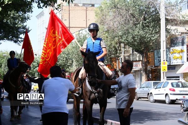 بازدید آیت‌آله دژکام، نماینده ولی فقیه در فارس و تولیت آستان شاهچراغ (ع) از موکب‌های سازمان دانش‌آموزی در حرم مطهر شاهچراغ (ع)