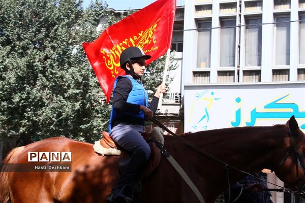 بازدید آیت‌آله دژکام، نماینده ولی فقیه در فارس و تولیت آستان شاهچراغ (ع) از موکب‌های سازمان دانش‌آموزی در حرم مطهر شاهچراغ (ع)