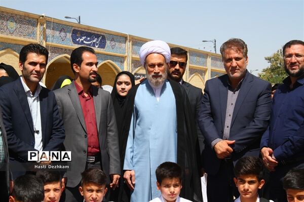 بازدید آیت‌آله دژکام، نماینده ولی فقیه در فارس و تولیت آستان شاهچراغ (ع) از موکب‌های سازمان دانش‌آموزی در حرم مطهر شاهچراغ (ع)