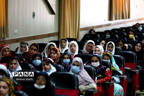 برگزاری کلاس‌ها و دوره‌های آموزشی ویژه دانش‌آموزان عشایر کشور در اردوگاه ثامن الحجج مشهد مقدس