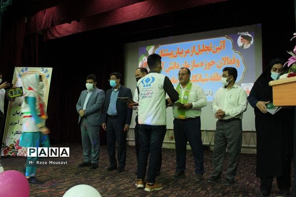 تجلیل از مربیان پیشتاز و فعالان سازمان دانش‌آموزی منطقه شبانکاره