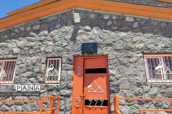 صعود خبرنگار پانای رودهن، به بام ایران