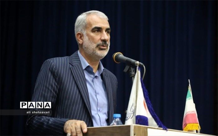 معلمان با تربیت آینده‌سازان ایران برای استقلال کشور نقش آفرینی می کنند