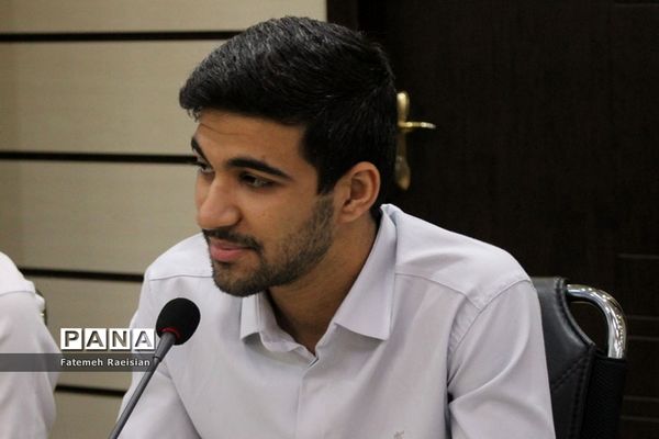 نشست هم‌اندیشی دانش‌آموزان تراز انقلاب اسلامی استان بوشهر
