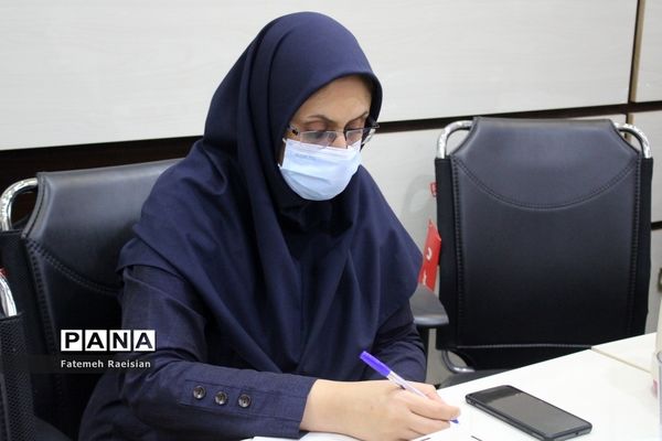 نشست هم‌اندیشی دانش‌آموزان تراز انقلاب اسلامی استان بوشهر