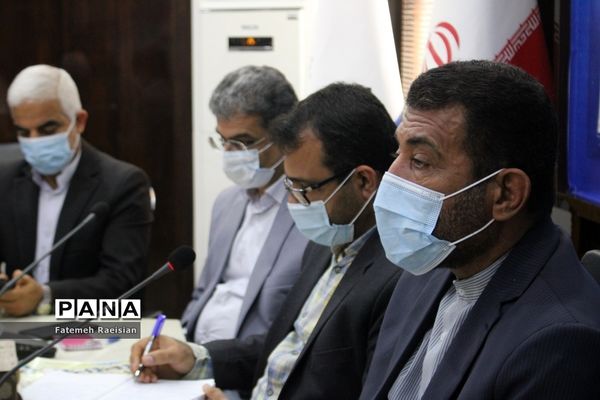 نشست هم‌اندیشی دانش‌آموزان تراز انقلاب اسلامی استان بوشهر