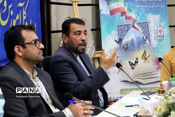 نشست هم‌اندیشی دانش‌آموزان تراز انقلاب اسلامی استان بوشهر