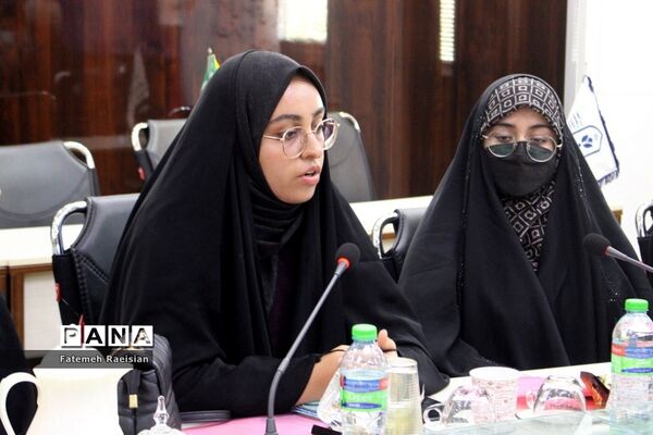 نشست هم‌اندیشی دانش‌آموزان تراز انقلاب اسلامی استان بوشهر
