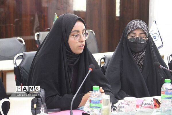 نشست هم‌اندیشی دانش‌آموزان تراز انقلاب اسلامی استان بوشهر