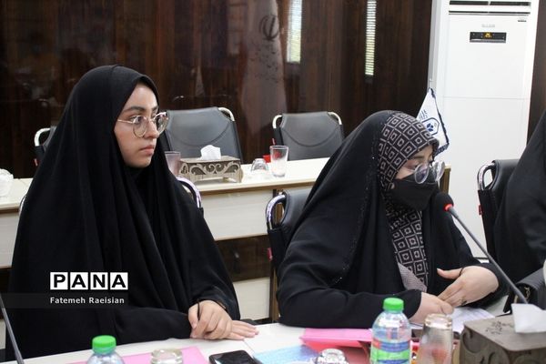 نشست هم‌اندیشی دانش‌آموزان تراز انقلاب اسلامی استان بوشهر