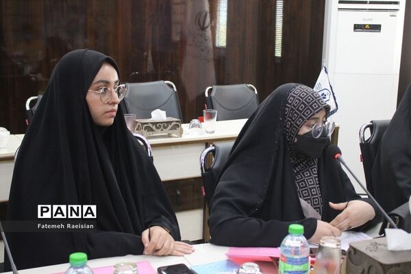 نشست هم‌اندیشی دانش‌آموزان تراز انقلاب اسلامی استان بوشهر