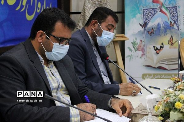 نشست هم‌اندیشی دانش‌آموزان تراز انقلاب اسلامی استان بوشهر