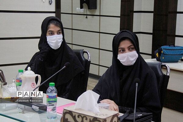 نشست هم‌اندیشی دانش‌آموزان تراز انقلاب اسلامی استان بوشهر