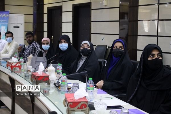 نشست هم‌اندیشی دانش‌آموزان تراز انقلاب اسلامی استان بوشهر