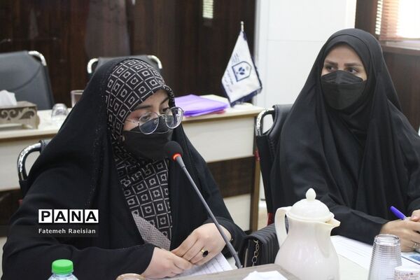 نشست هم‌اندیشی دانش‌آموزان تراز انقلاب اسلامی استان بوشهر