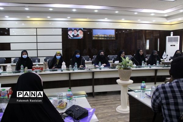 نشست هم‌اندیشی دانش‌آموزان تراز انقلاب اسلامی استان بوشهر