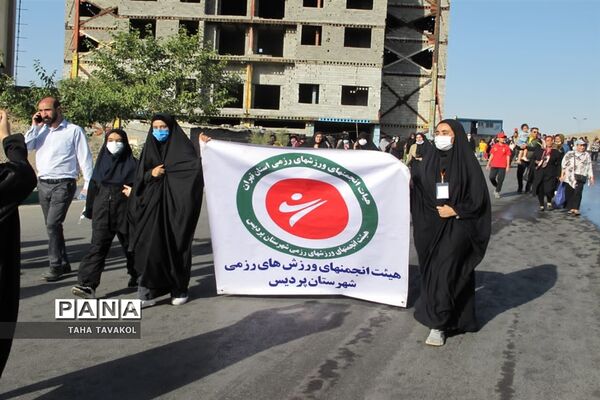 همایش بزرگ پیاده‌روی خانوادگی در شهرستان پردیس