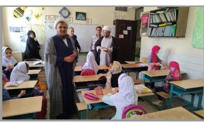 امام جمعه جعفرآباد قم از روند برگزاری کلاس‌های «طرح جبران و تثبیت یادگیری» بازدید کرد