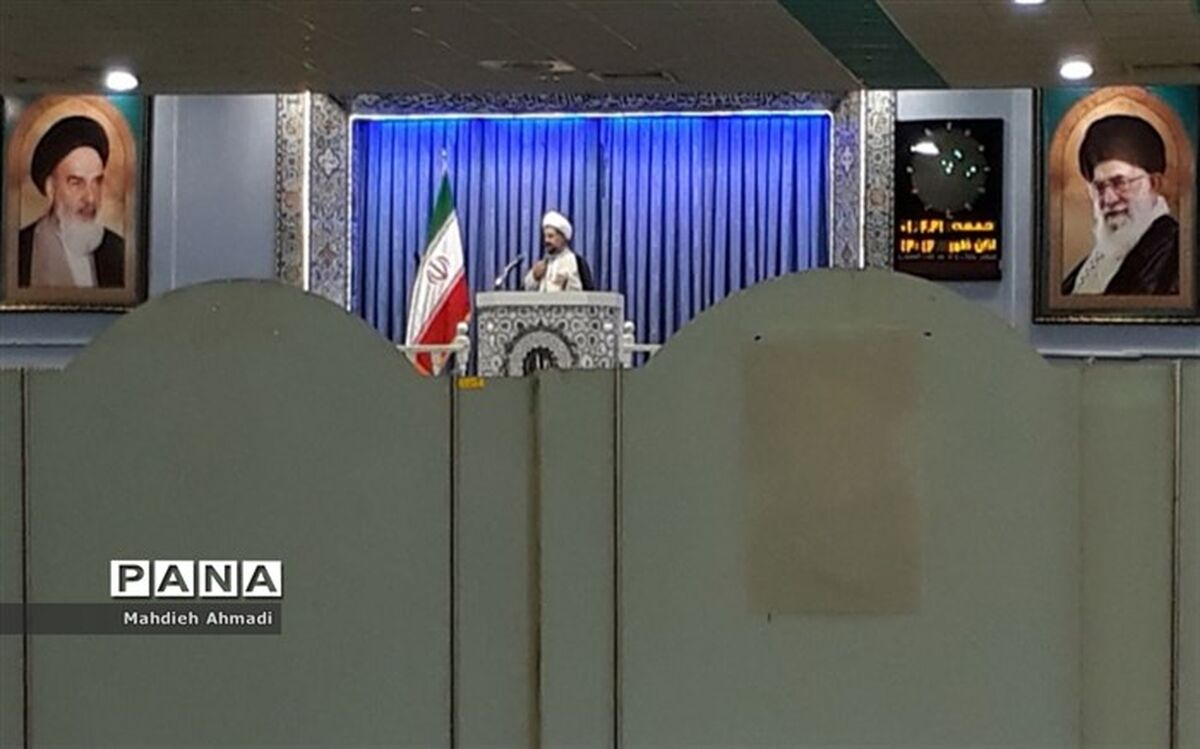 نماز جمعه از نظر سیاسی و اجتماعی کنگره عظیم هفتگی است